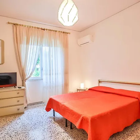 With 4 Bedrooms In