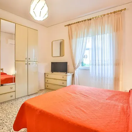 With 4 Bedrooms In