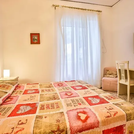 Apartment With 4 Bedrooms In *