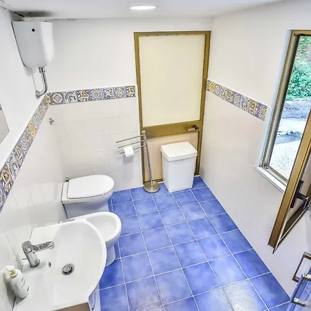 Apartment With 4 Bedrooms In Amalfi