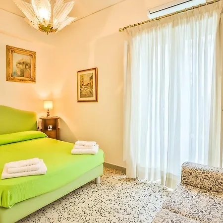With 4 Bedrooms In Amalfi