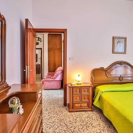 With 4 Bedrooms In Lejlighed Amalfi